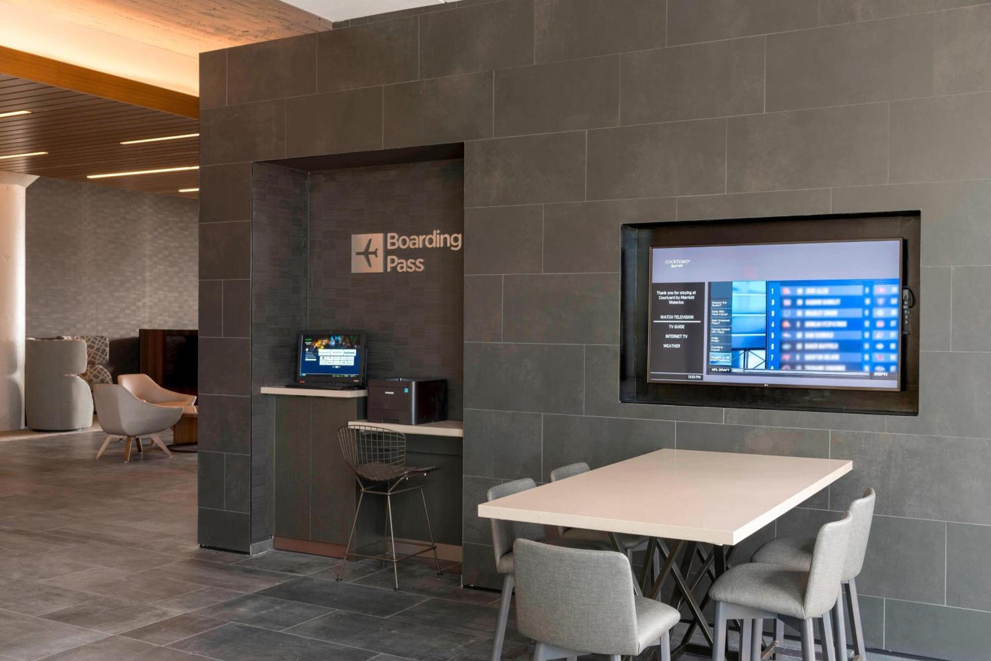 Courtyard By Marriott Waterloo Cedar Falls Eksteriør bilde