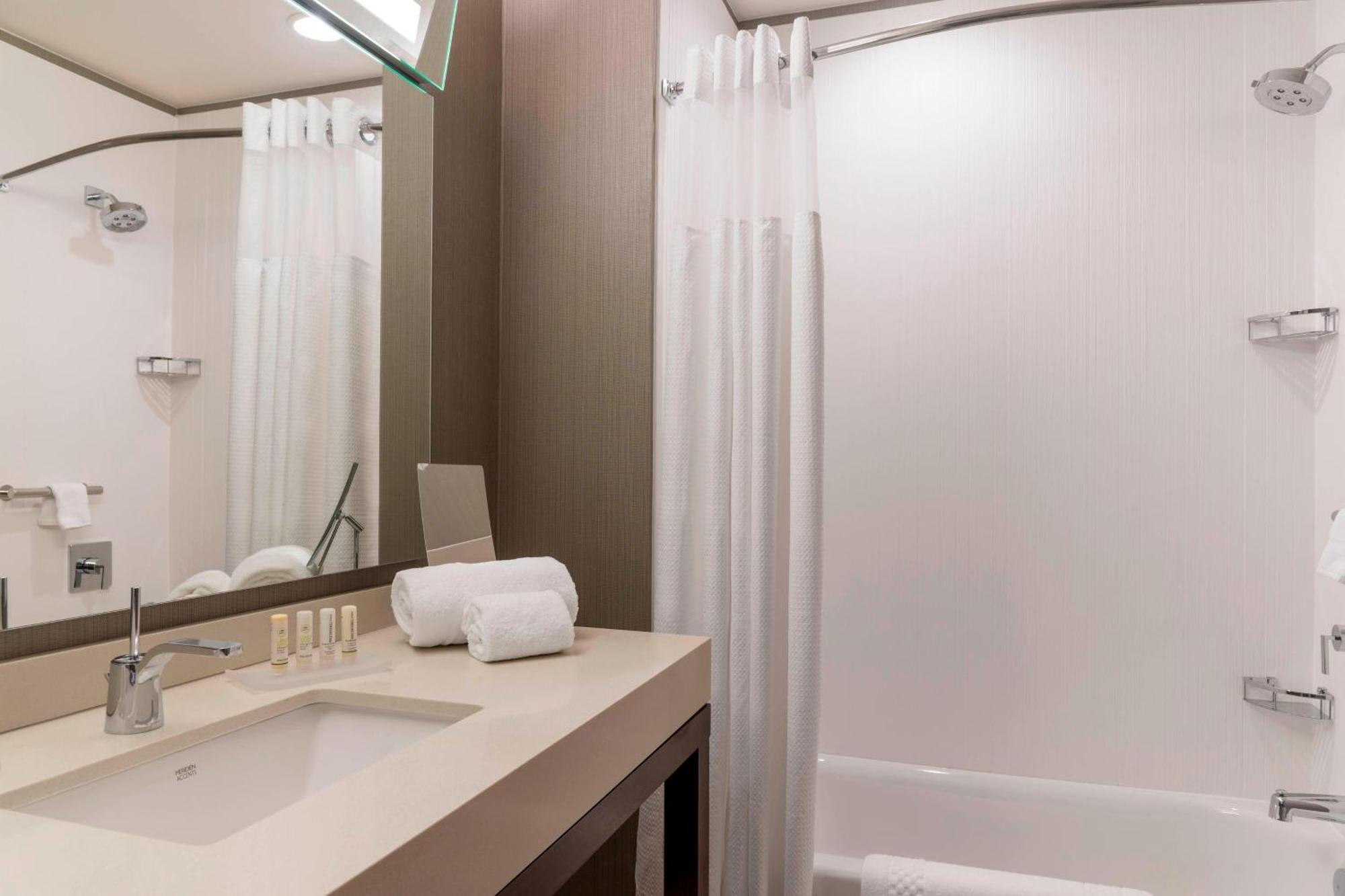 Courtyard By Marriott Waterloo Cedar Falls Eksteriør bilde